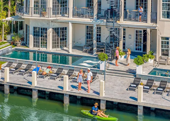 The Modern Castle Canal View Access Rooftop Living Greenhouse Vlllas Fort Lauderdale